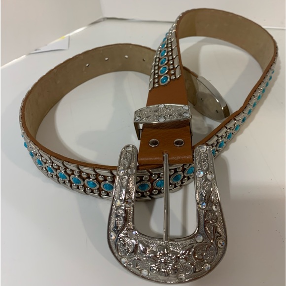 Genuine Italian leather turquoise studded belt with silver details. 41” long - Picture 1 of 9